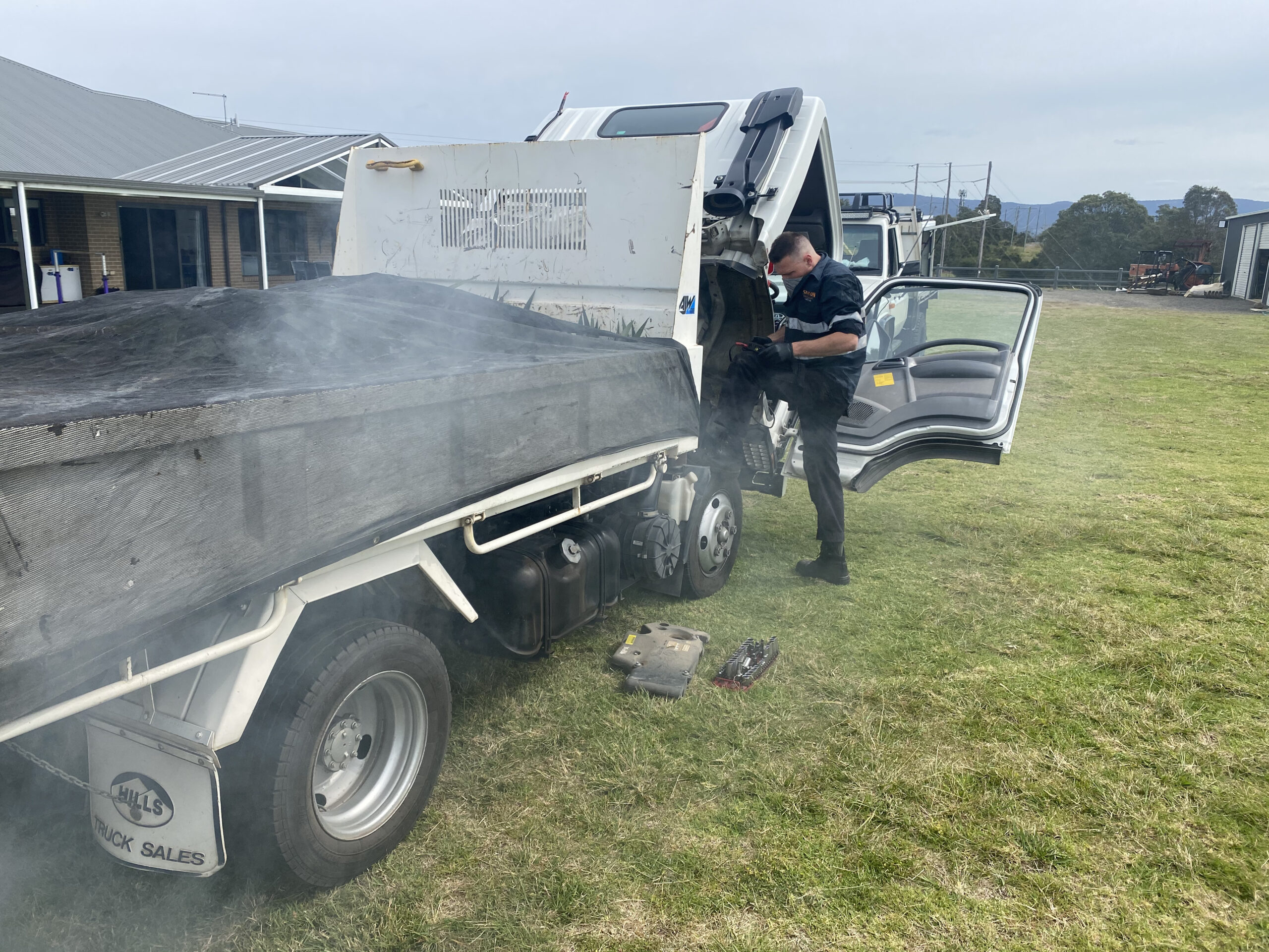 Isuzu diesel fuel truck mechanic