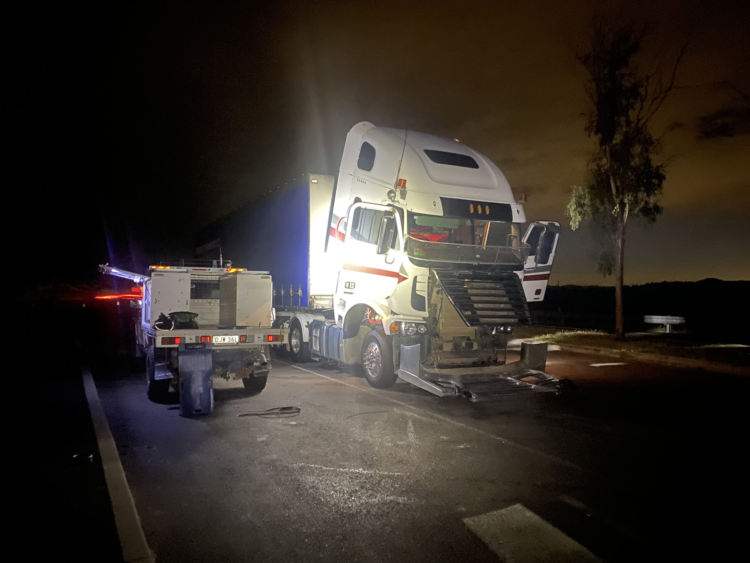 Hume Highway truck breakdown